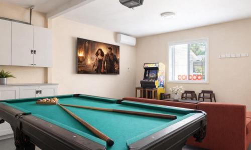 Sherwood Forest and Thistle Development House | Disneyland Vineyard Villa 6Bed 4Bath Game