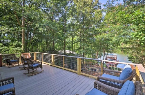 Jacksons' Gap House | Dockside Lakefront Escape Deck Views