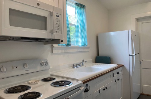 Lehighton House | Dolores’ Quarters — Spacious 2‑Story Private Suite in Central Lehighton