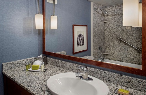 Maryland Heights Hotel | DoubleTree by Hilton St. Louis - Westport