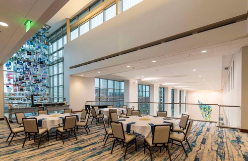 Cedar Rapids Hotel | DoubleTree by Hilton Hotel Cedar Rapids Convention Complex