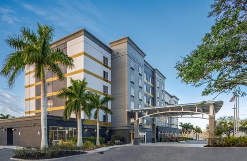 Trailer Estates Hotel | DoubleTree by Hilton Sarasota Bradenton Airport