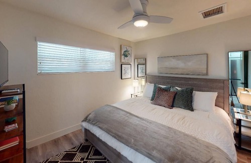 Downtown Apartment | Downtown Location! Newly Renovated - Steps to Restaurants & More! High-end Decor