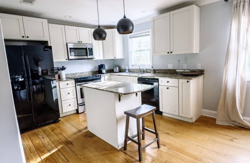 Biloxi Villa | Downtown Ocean Springs 2 bed 2.5 bath with garage