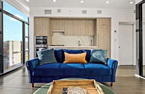 Shaw Bed & Breakfast | Downtown |Views | Luxury | Sunny
