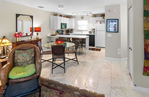 Old Town Condo | Duval Square Retreat: A beautiful condo steps from the action