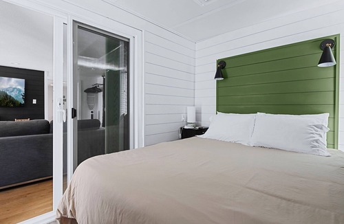 Depot Bench House | Earthy Pearl - 1 Bedroom Suite @ the Boise Depot