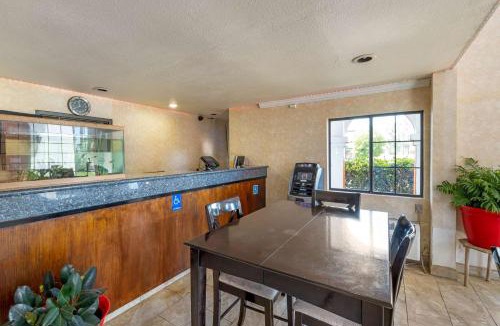 Moreno Valley Hotel | Econo Lodge Moreno Valley