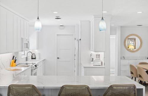 Saint Armands Key House | Edgewater Escape - 454 “Lido Key”