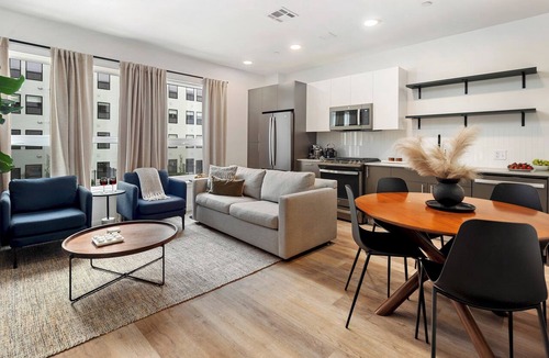 Everett Apartment | Elegant 2BR - 2BA Oasis with Pool & Gym
