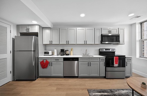 Reading Apartment | Elegant 2BR apartment with updated kitchen