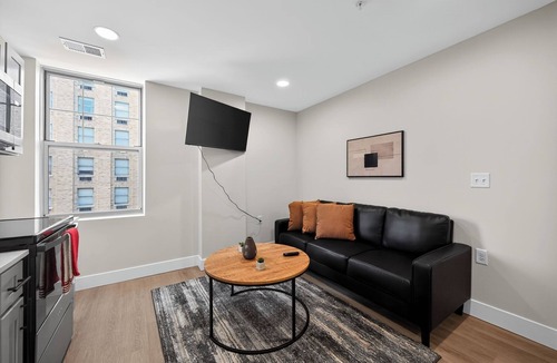 Reading Apartment | Elegant 2BR apartment with updated kitchen