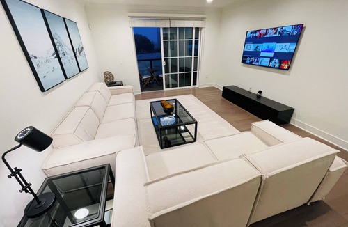 Beverly Grove Apartment | Elegant 3BD/3BA Rental – Heart of Beverly Hills