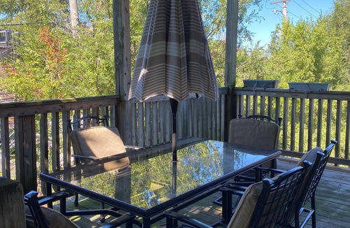 North Kenwood Condo | Elegant 3BR/2BA Hyde Park Retreat ~ Private Deck ~ Near UChicago & Lakefront