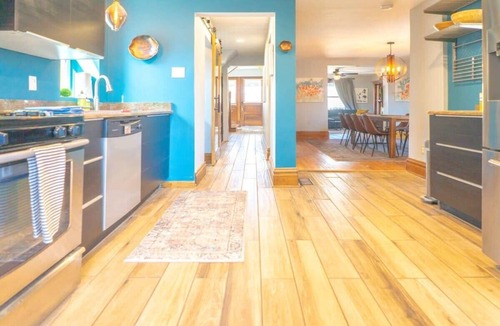 Shaw House | Elegant Shaw 5BR with Comfort in Mind ABODEbucks