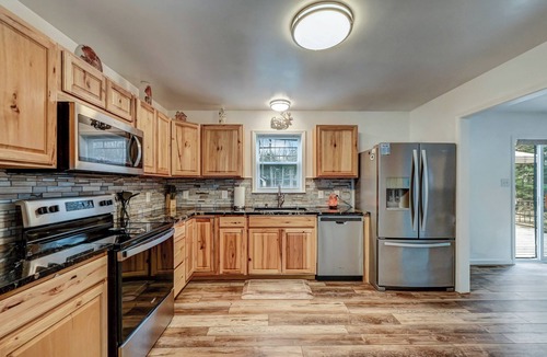 Albrightsville House | Eliot Ranch - Hot Tub, Pool Table Dining & Lake Community Summer Escape