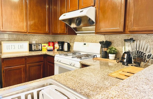 Spring Valley House | Elite Vegas Retreat: 4BR 3BA with Stearns & Foster Beds & Fully Equipped Kitchen