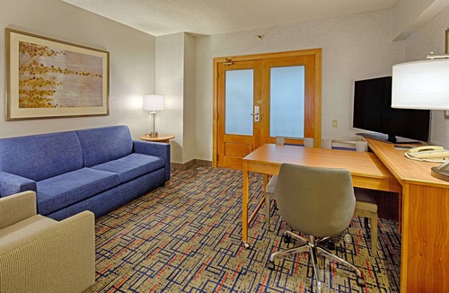 Rosemont Hotel | Embassy Suites by Hilton Chicago O'Hare Rosemont