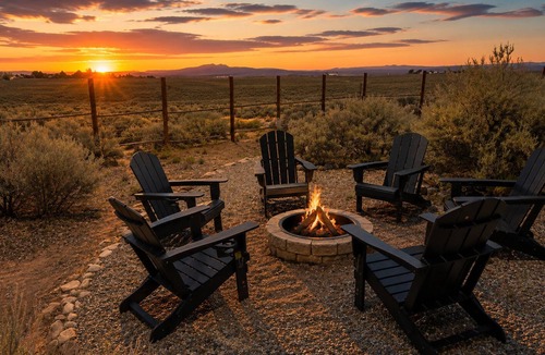 El Prado House | Endless Sage/Stunning Views/Cedar Hot Tub/Records