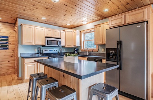 Rumford Center Cottage | English Woods Cottage - Secluded 3 bedroom cottage located in the English Woods!