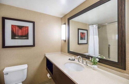 Los Angeles Resort | Enjoy a Hassle-Free Stay! 2 Relaxing Units, Pet-Friendly, Airport Shuttle!