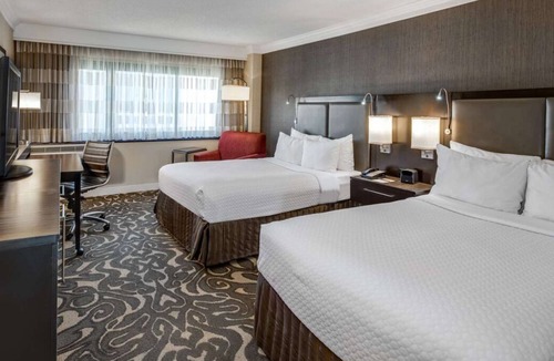 Los Angeles Resort | Enjoy a Hassle-Free Stay! 2 Relaxing Units, Pet-Friendly, Airport Shuttle!