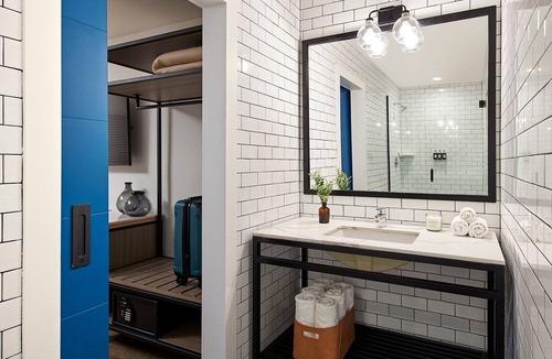 Beach Barber Tract Hotel | Enjoy Ocean Breezes in Charming Room in La Jolla, Steps to the Beach