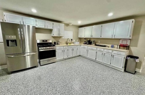 Paradise House | Entire home in Las Vegas 10 min to Fremont 15 Strip