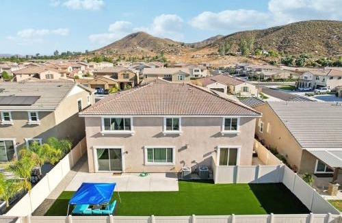 Sun City House | Entire Private House with 3000 sqft, Gated Yard, Garage, Nice View, 5 Bedrooms 3 Bathrooms, Available Now