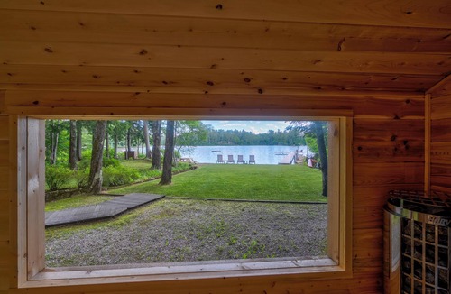 Oxford Cabin | Exclusive Waterfront Cabin ~ Sauna ~ Private Beach!