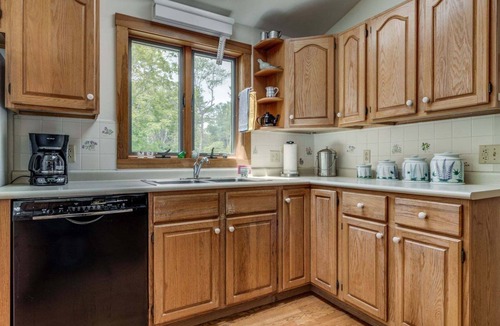 Five Islands House | Experience coastal charm at Merwick Cottage in Georgetown, ME, with 3 bedrooms and waterfront views.