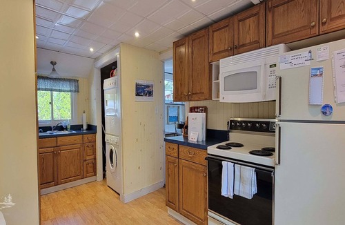 Southport Cottage | Experience lakeside luxury at Piffi Biff, a spacious 5-bedroom cabin on Southport, ME.