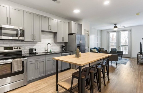 East Walnut HIlls Apartment | Explore Cincinnati’s Best from a Chic Condo