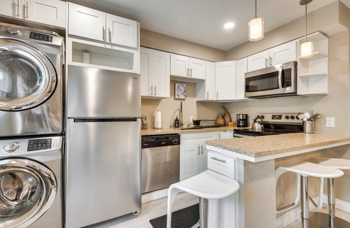 Mid City Apartment | Extended Stay Near SoFi Stadium in Mid-Wilshire!