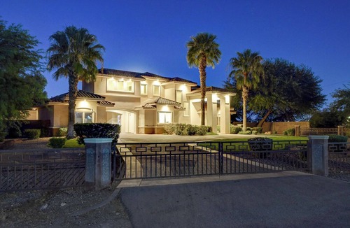 Spring Valley Villa | Fabulous 7-bedroom villa with AC in vibrant Las Vegas