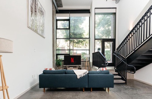 Hollywood Apartment | Fabulous and Spacious 2 level LOFT with Pool GyM Parking