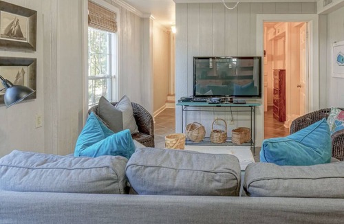 Seagrove Beach Cottage | Family friendly cottage-steps from Florida's Emerald Beach and Seaside