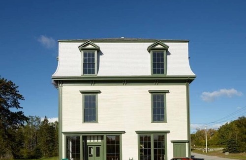 Brooklin House | Family Friendly Loft Apartment with Ocean views