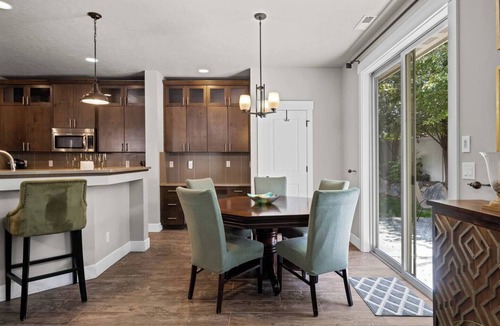 Meridian House | Family Friendly - Pet Friendly
