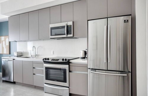 West Los Angeles Apartment | Fantastic West LA 1BR w/Pool, Gym & Lounge, nr Shops, by Blueground