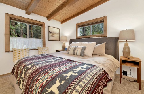 Fawnskin Cabin | Fawnskin Cottage- Adorable Relaxing Retreat Cabin