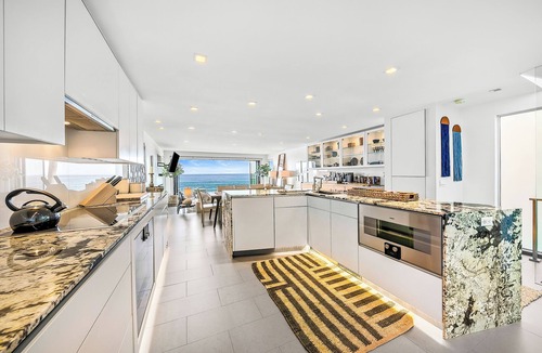 Beach Barber Tract House | Featured on HGTV "Christina On The Coast" - Stunning Ocean Views, Spa!