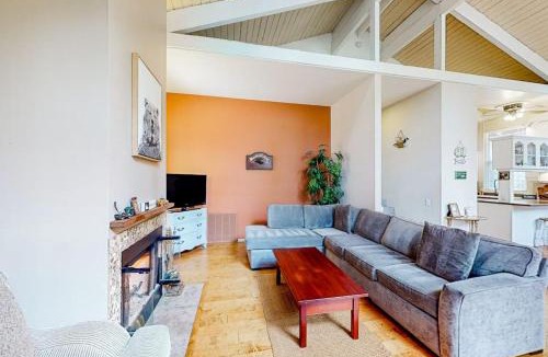 Twin Peaks House | Fernrock Cabin