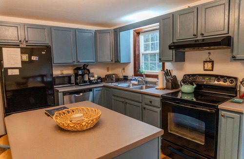 Bass Harbor House | Ferry Lodging@ Acadia NP, trail, A/C, Privacy, Firepit, Seafood sleeps 12