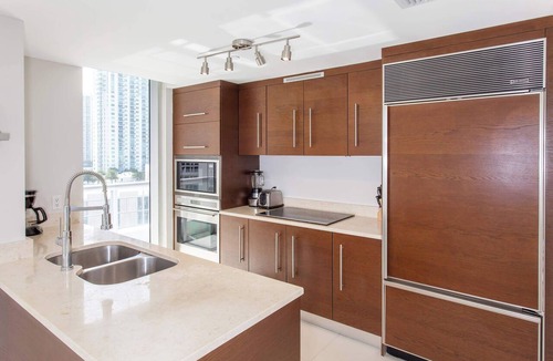 Downtown Miami Apartment | Major international sporting event Base! Skyline Views & Icon Pool