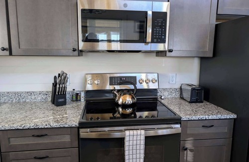 Sullivan House | Fishing cabin, wildlife, walk to the pond, sleeps 5