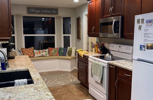 Gulf Gate Woods House | Flip off your Flops at the Faded Oasis!