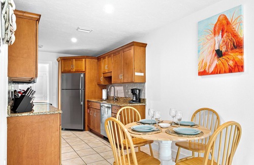 Ilexhurst House | Four Beach Lovers 3 · Garden & Gulf · Solar · 5 Seconds to Beach