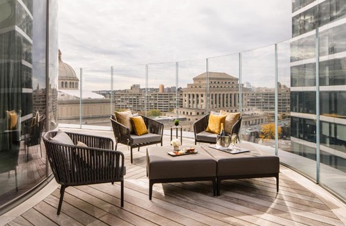 Back Bay Hotel | Four Seasons Hotel One Dalton Street, Boston