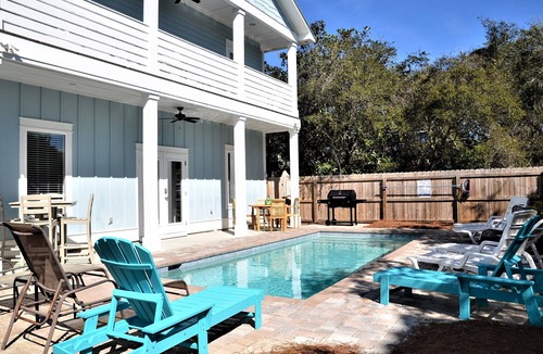 Frangista Beach House | Frangista Beach-6 BR w/pool-4 min walk to beach!